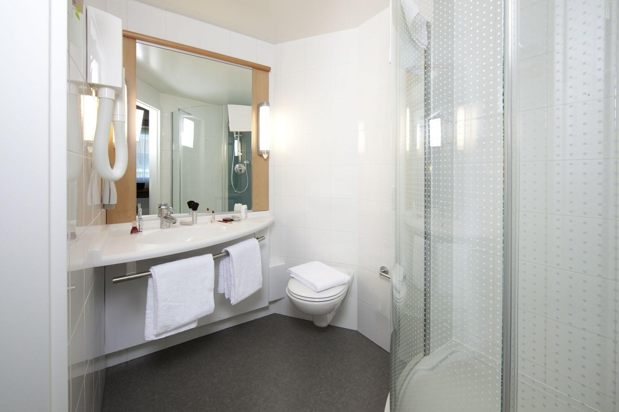 Ibis Bulle - La Gruyere Swiss Bike Hotel מראה חיצוני תמונה