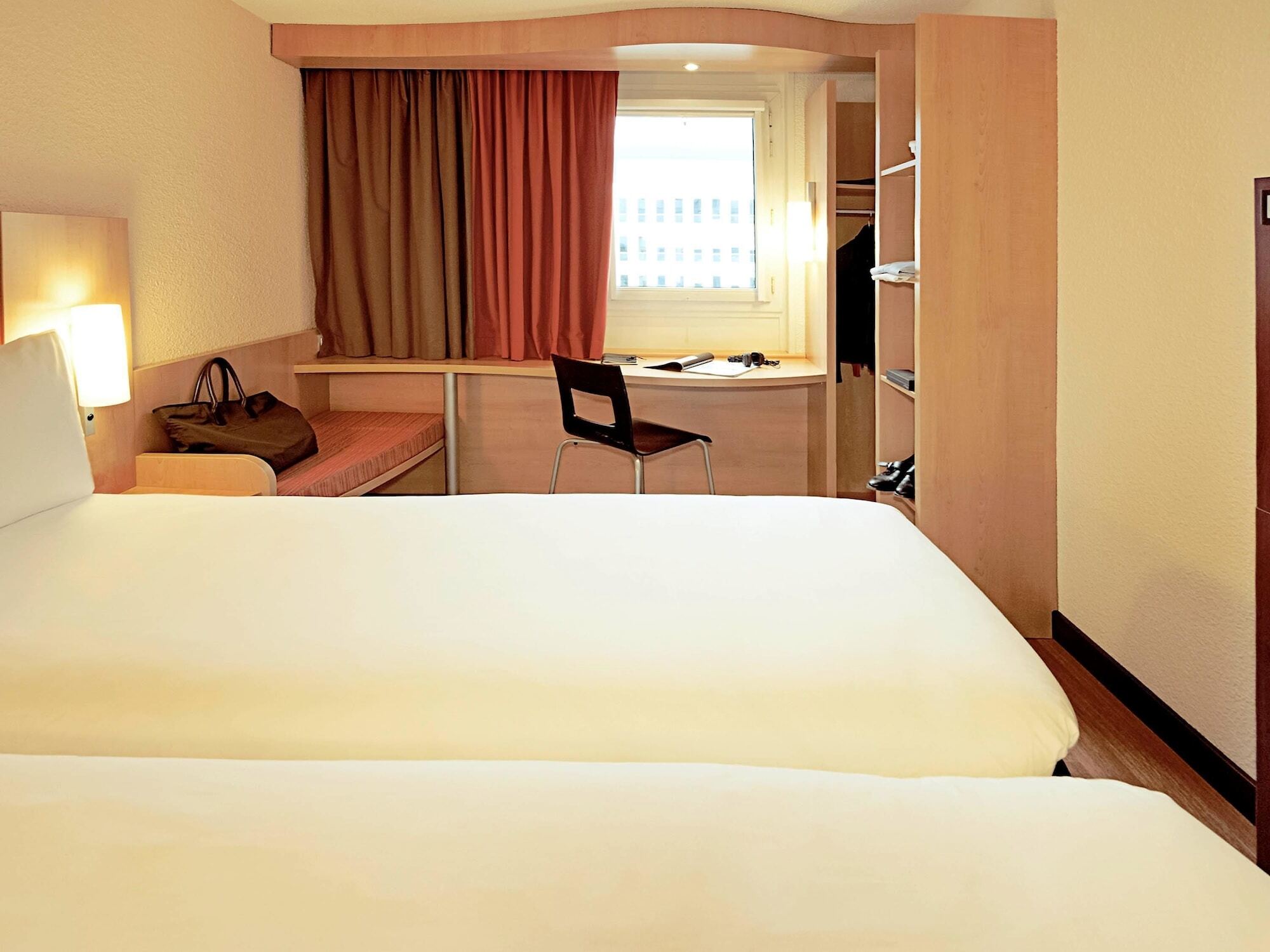 Ibis Bulle - La Gruyere Swiss Bike Hotel מראה חיצוני תמונה